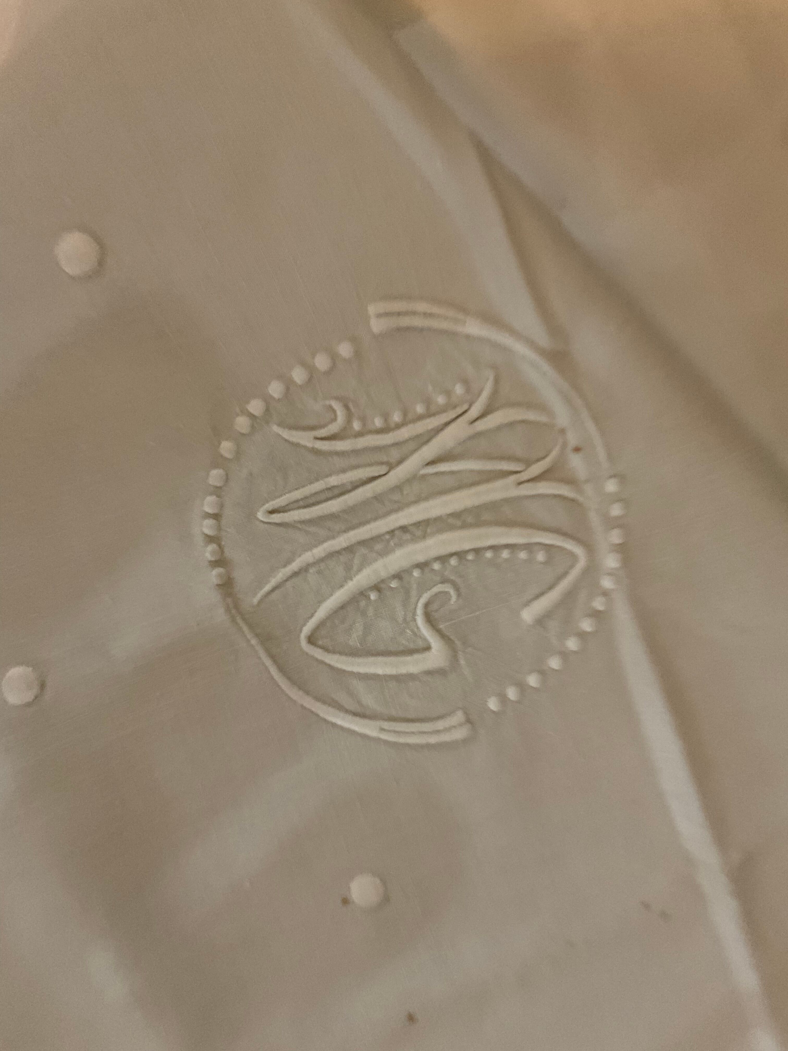 Drap ancien brodé.monogramme brodé MG 219 x 350