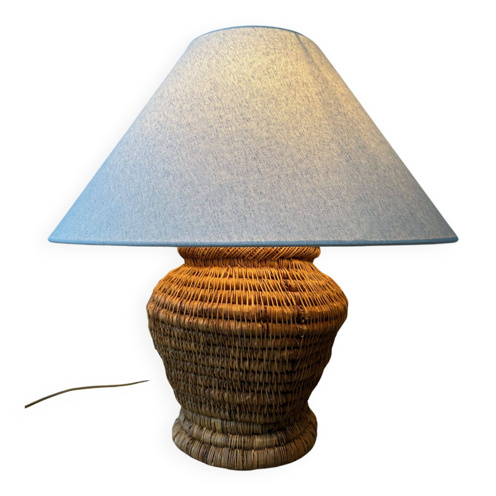 Lampe de table vintage – ancien pichet en rotin