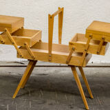 Travailleuse ou couturière des années 50