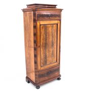 Une commode à piliers, Europe du Nord, vers 1860
