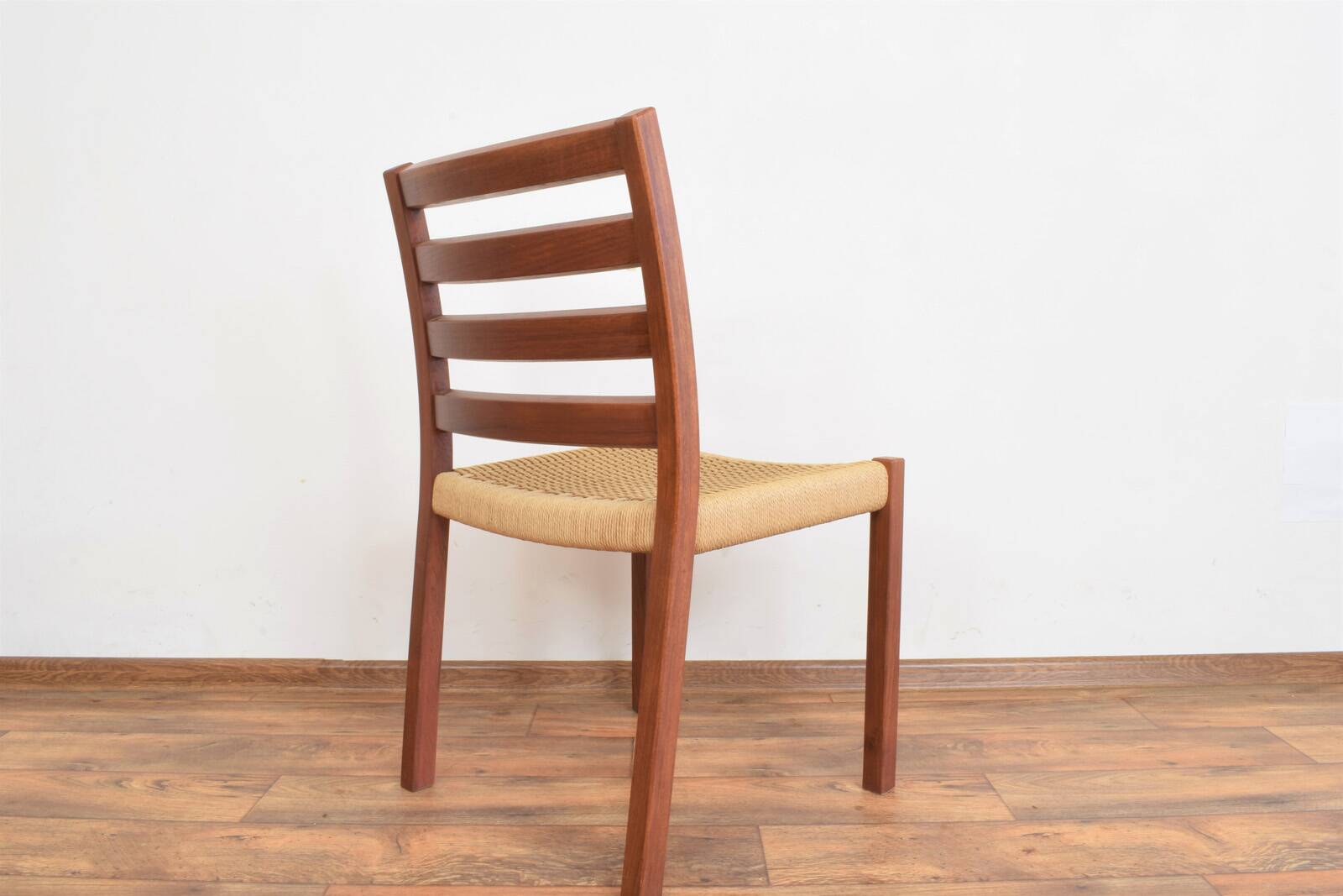 Chaise de salle à manger en teck danois par Niels O. Møller pour J.L. Møllers, années 1960.