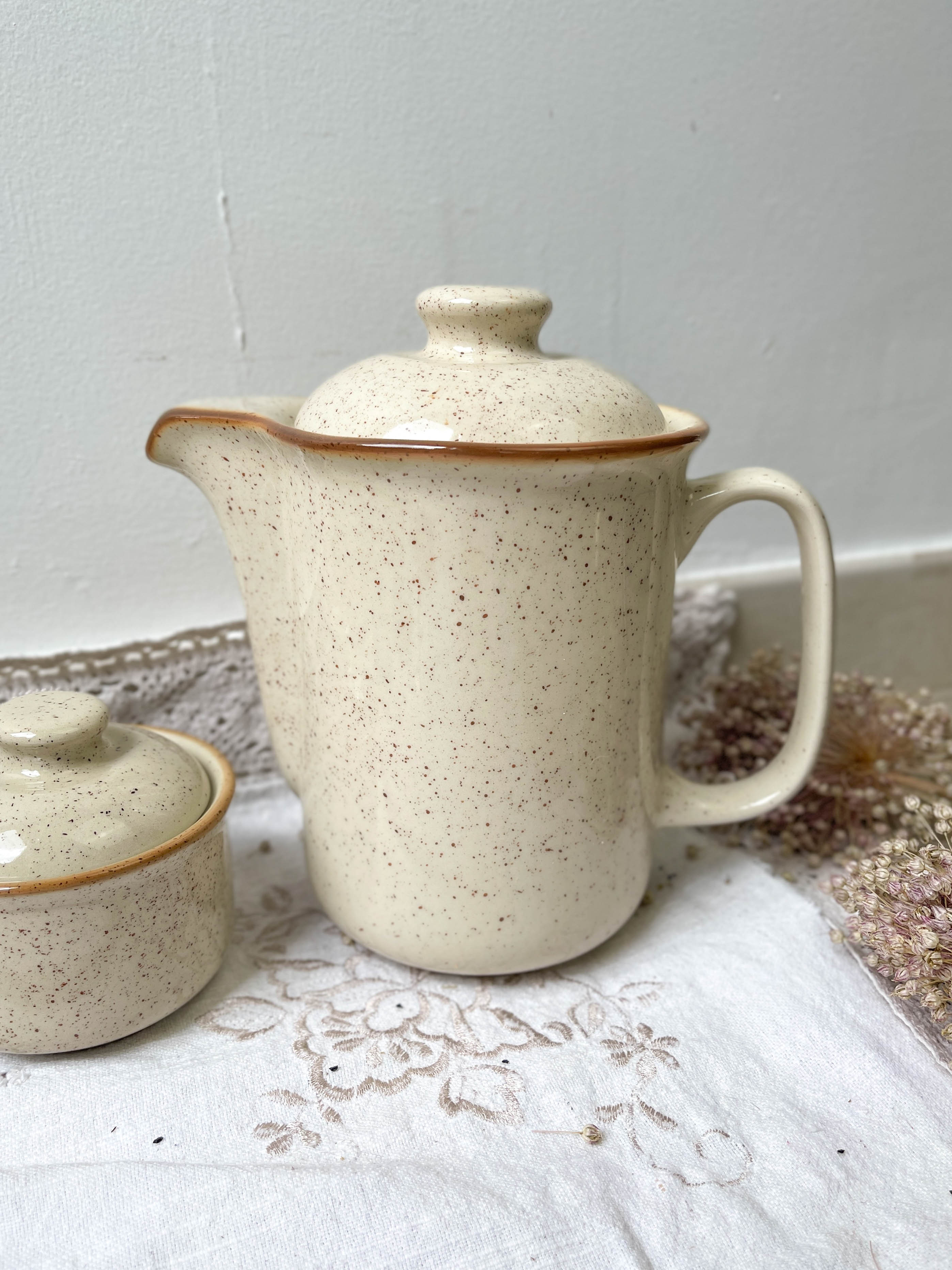 Speckled sandstone coffee service