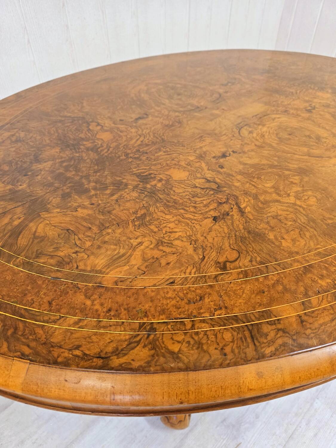 Guéridon a système époque napoleon III en ronce de noyer