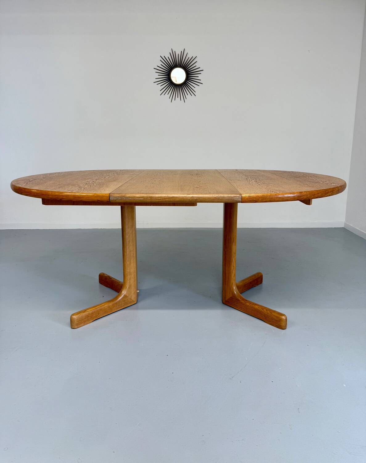 Antique round Scandinavian dining table from the 70s with 1 solid wood extension