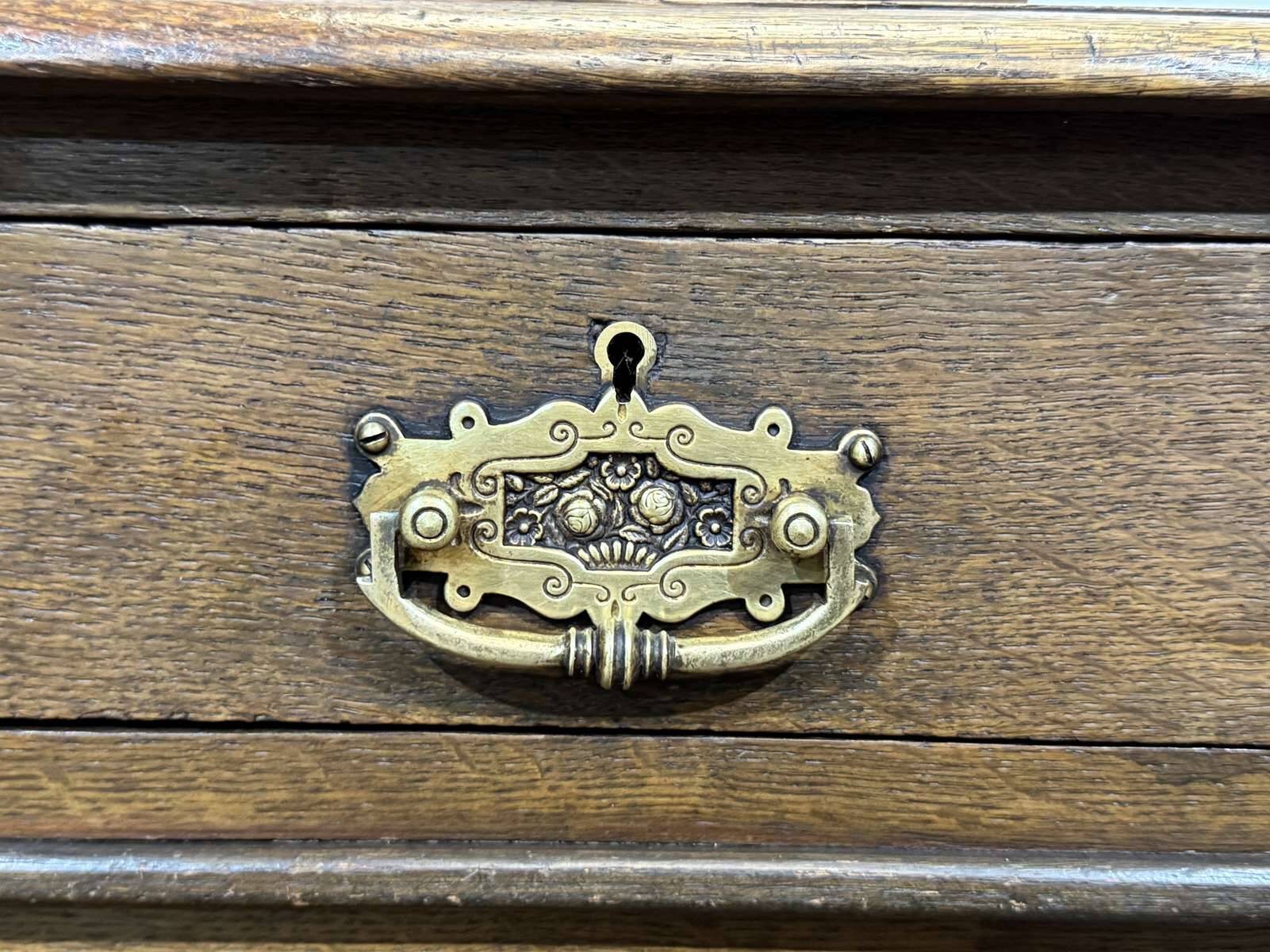 English oak graduated desk from the late 19th century.