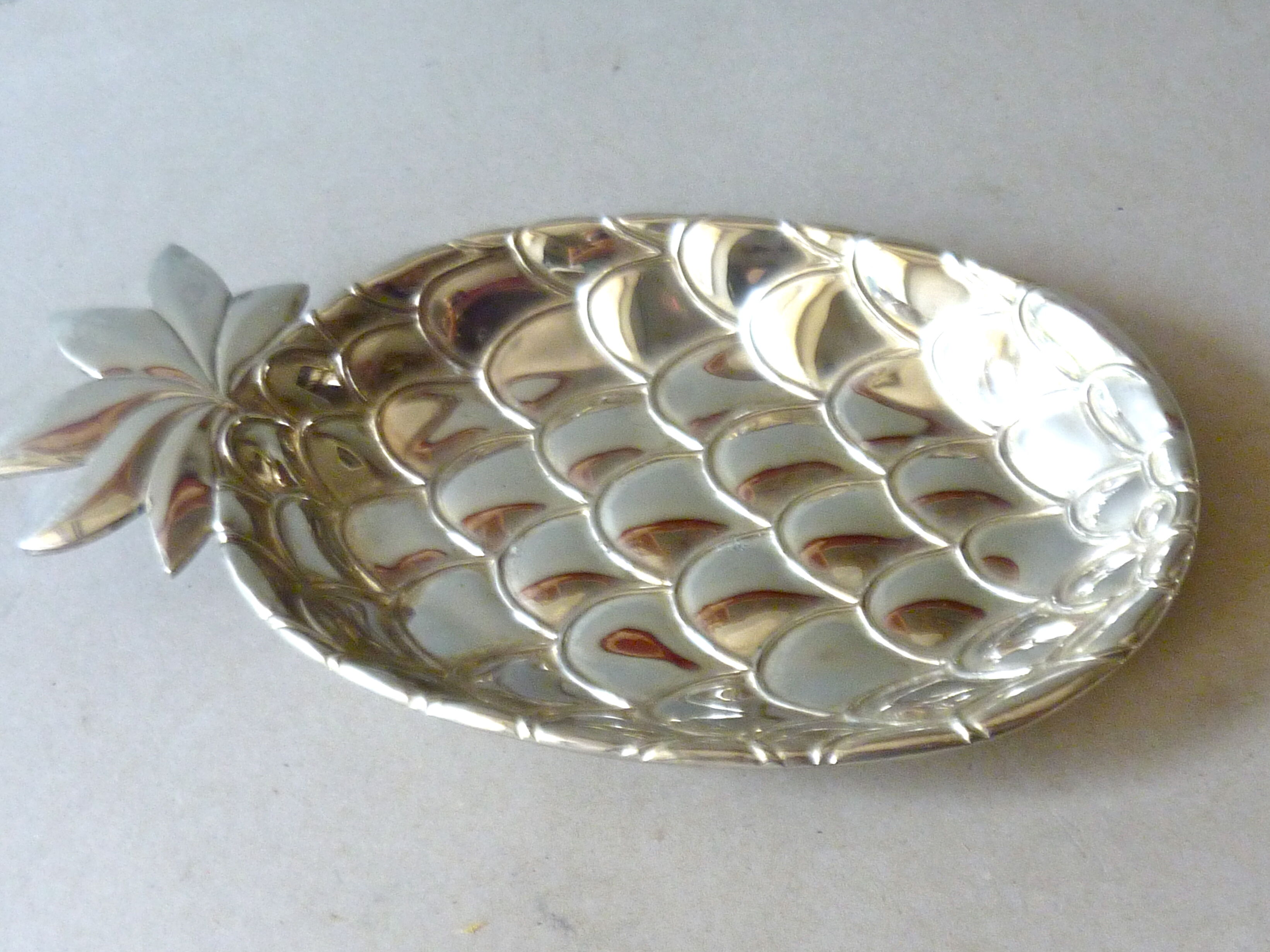 Empty pocket form silver metal pineapple, Silea, 70 years