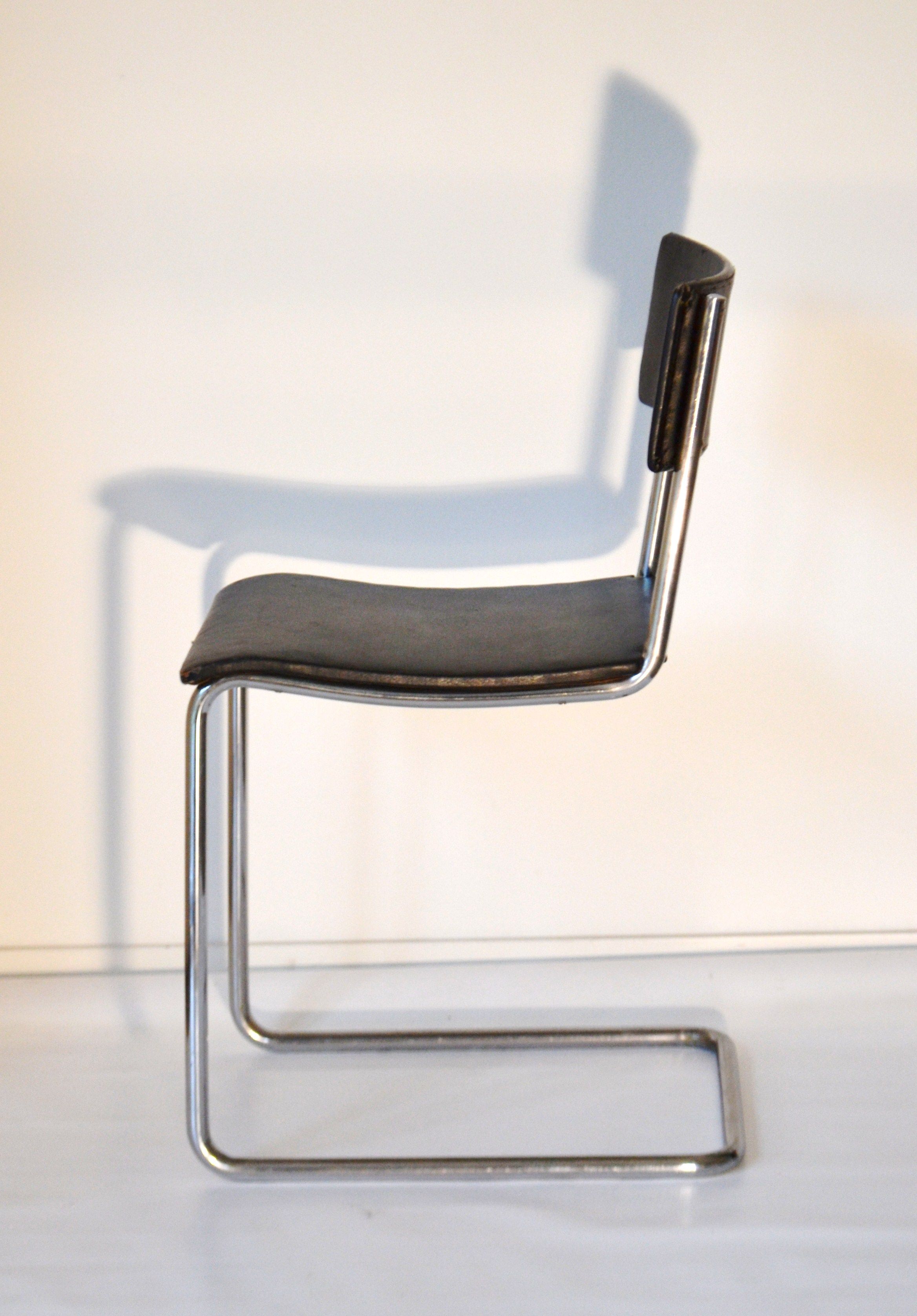 Chaise de modèle n ° 36 par D3 Rotterdam style bauhaus des années 1930
