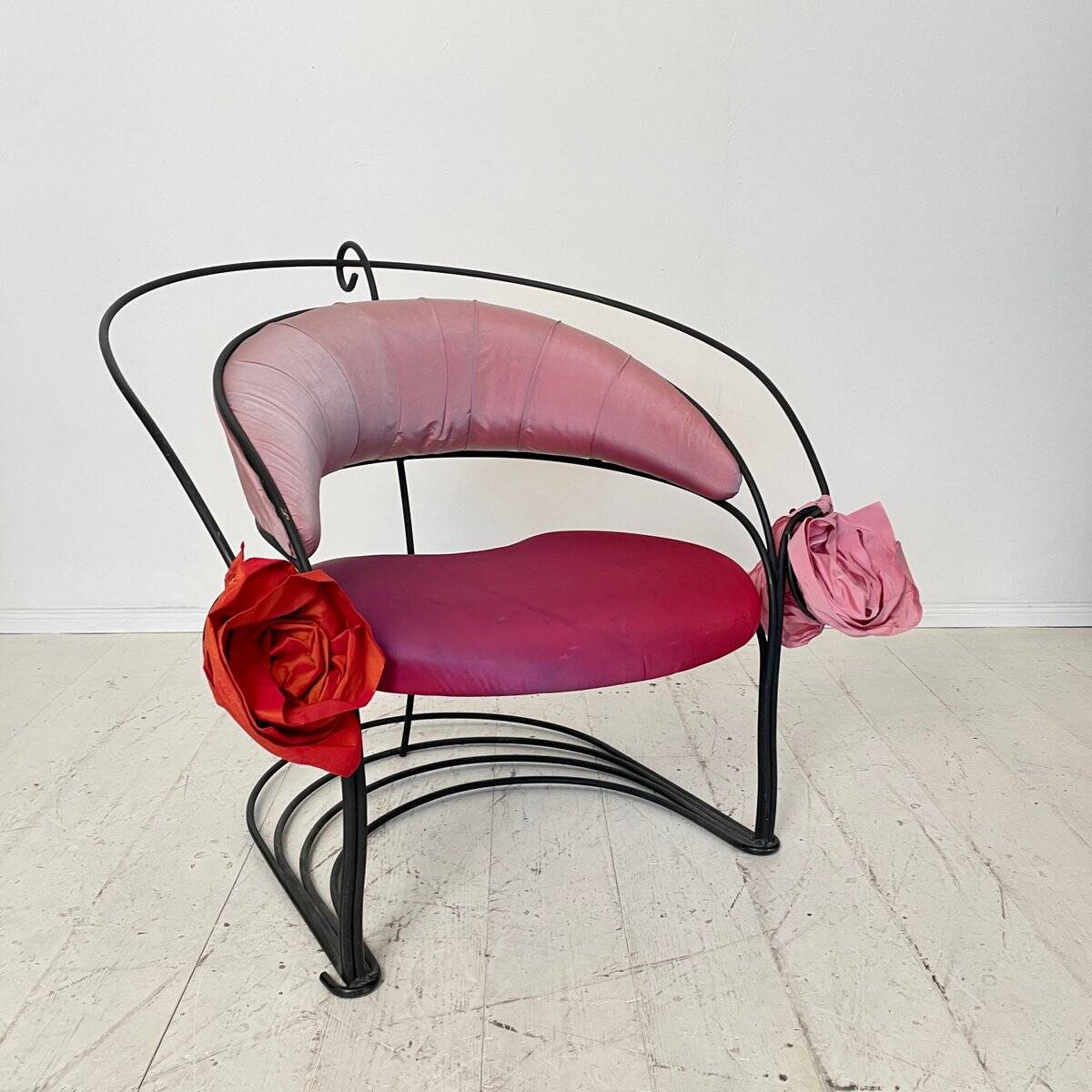 Postmodern Sculptural Armchair in Black Metal and Pink Red Silk Padding, 1980