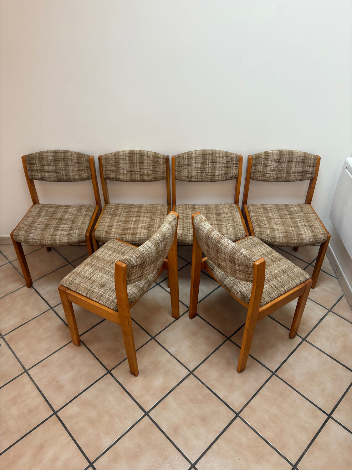 Set of 6 vintage wooden chairs – 70s style