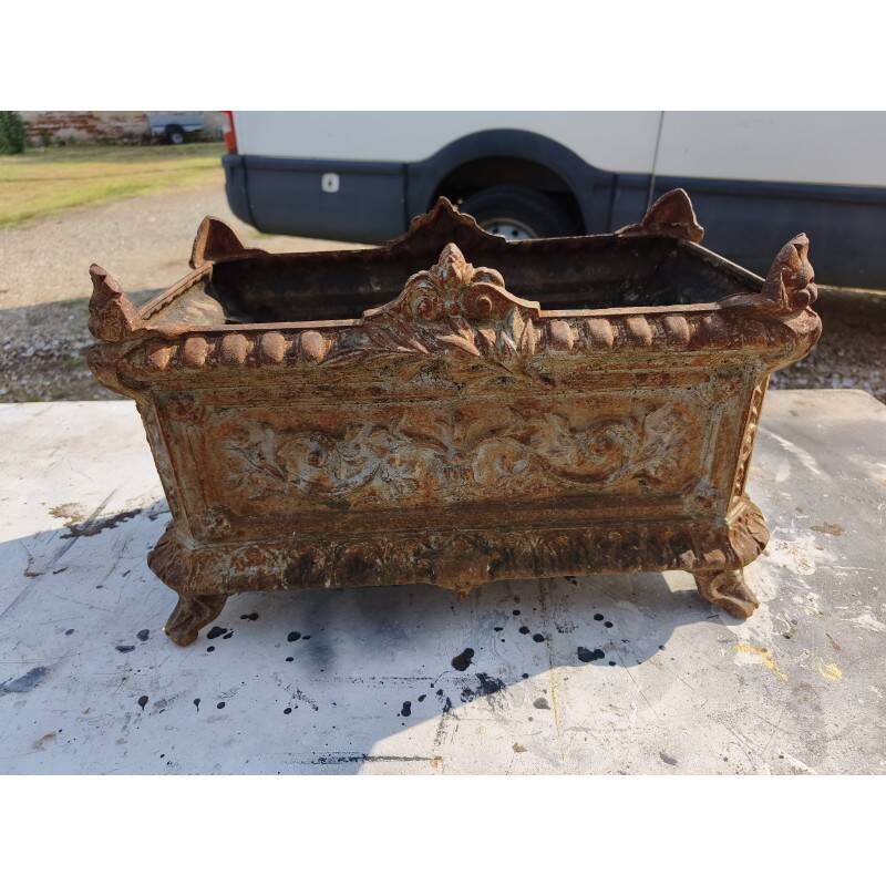 Cast iron planter from 1900 by the Charleville-Mézières establishments.