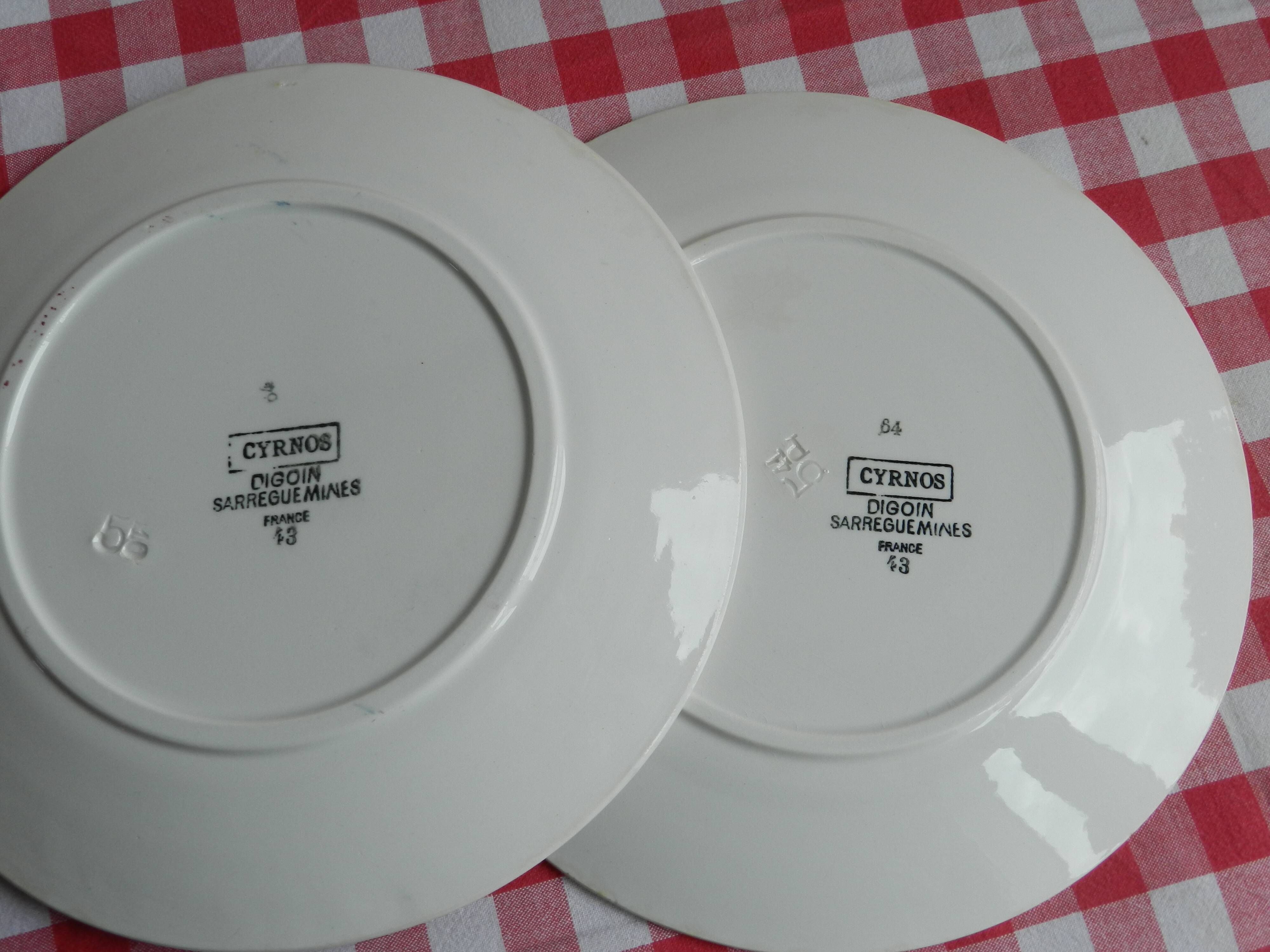 Digoin Sarreguemines, set of 2 dessert plates model Cyrnos geometric design red and blue