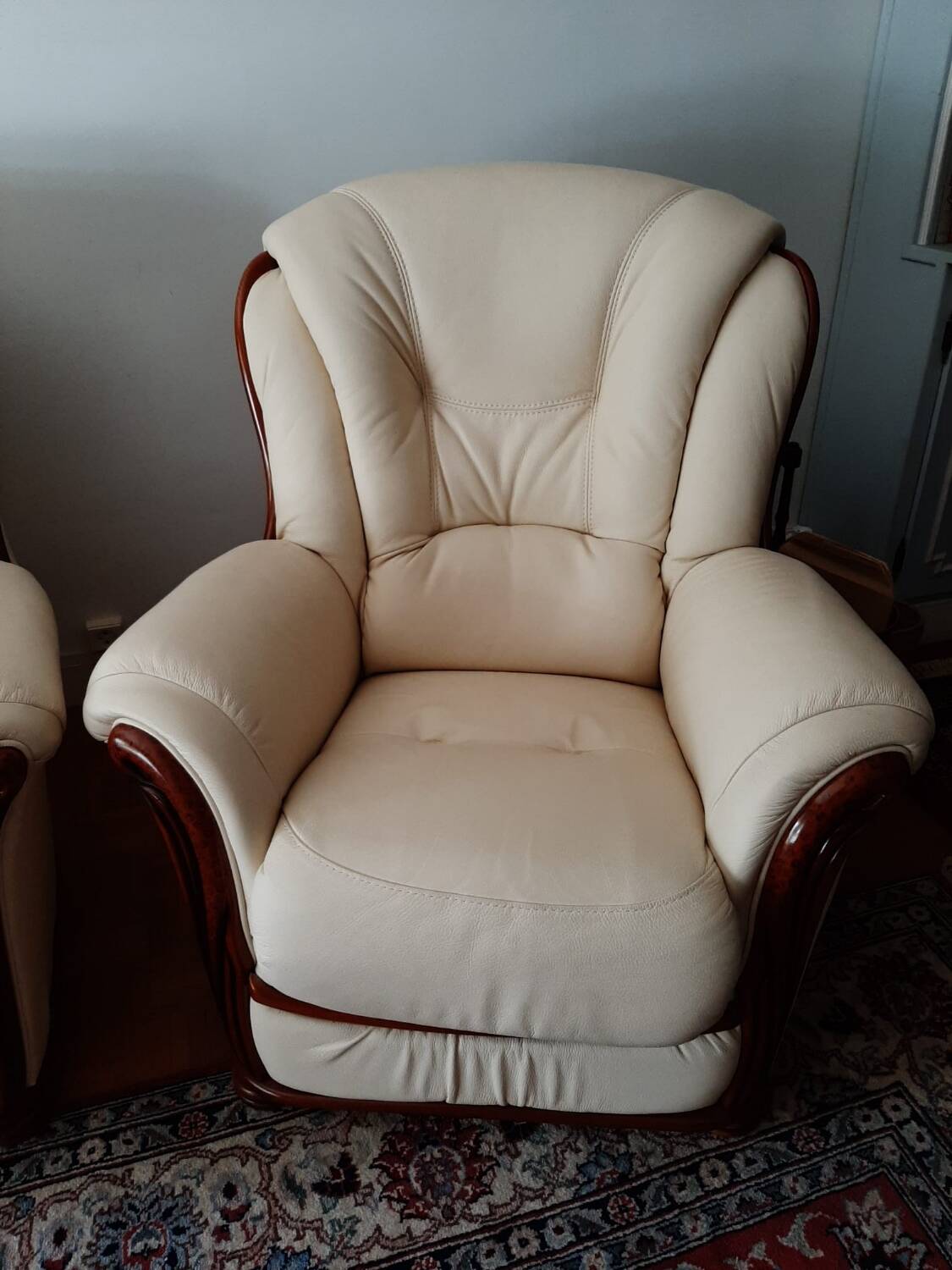 Lounge armchair