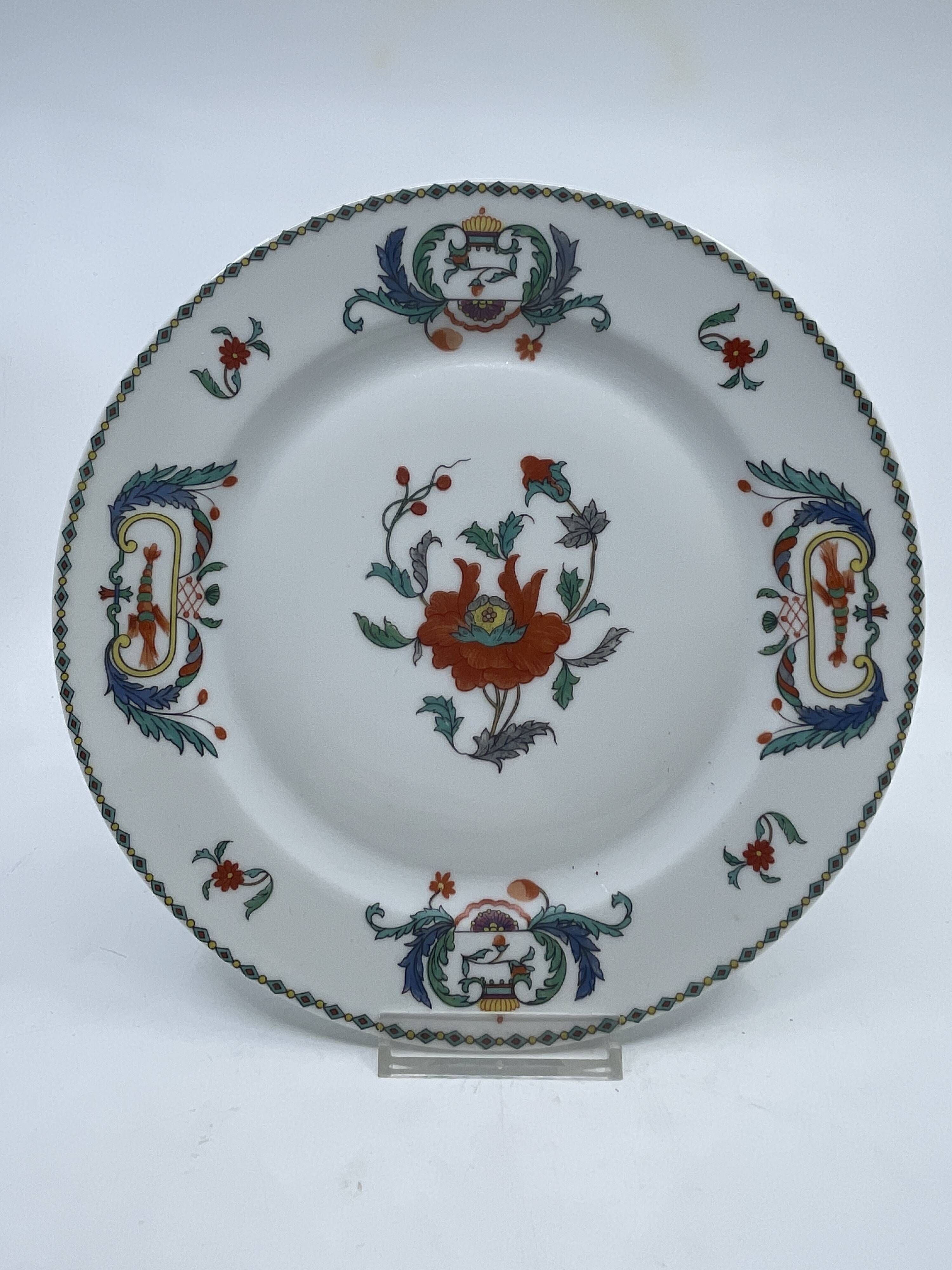 Set of 43 porcelain plates from Paris, Poppy decoration model.