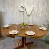 Vintage extendable round table