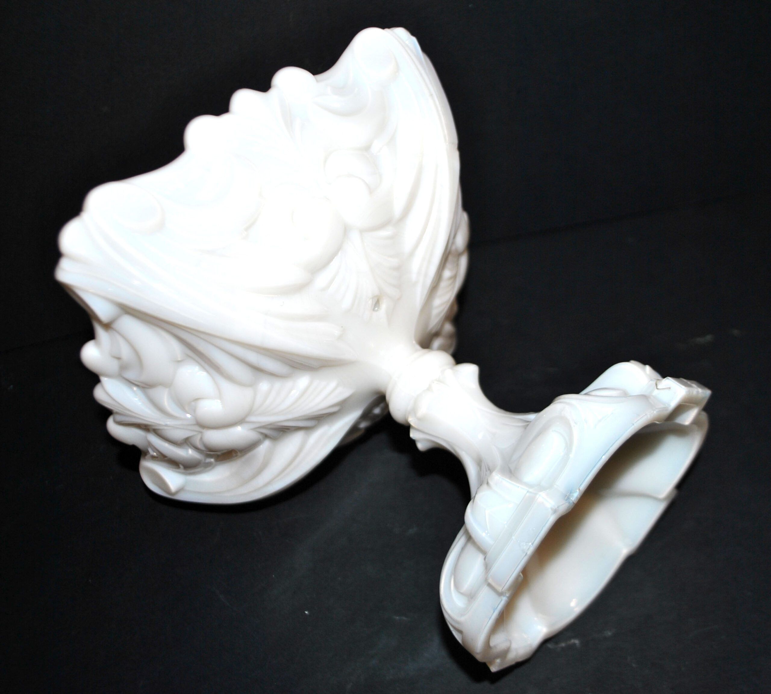 Opaline de Vallerysthal chalice cup Art Nouveau 1910 white opaline H16cm