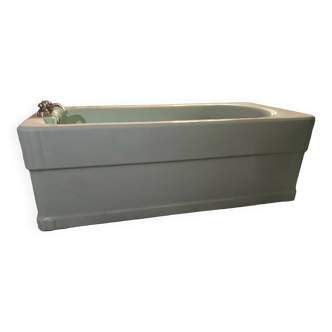 Art Deco bathtub