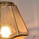 Lampe à poser avec globe art déco vintage en verre de clichy blanc. Le socle et l’électricit