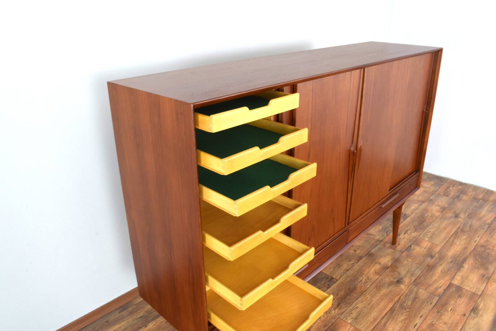 Buffet Haut Mid-Century en Teck Modèle 13 par Gunni Omann pour Omann Jun