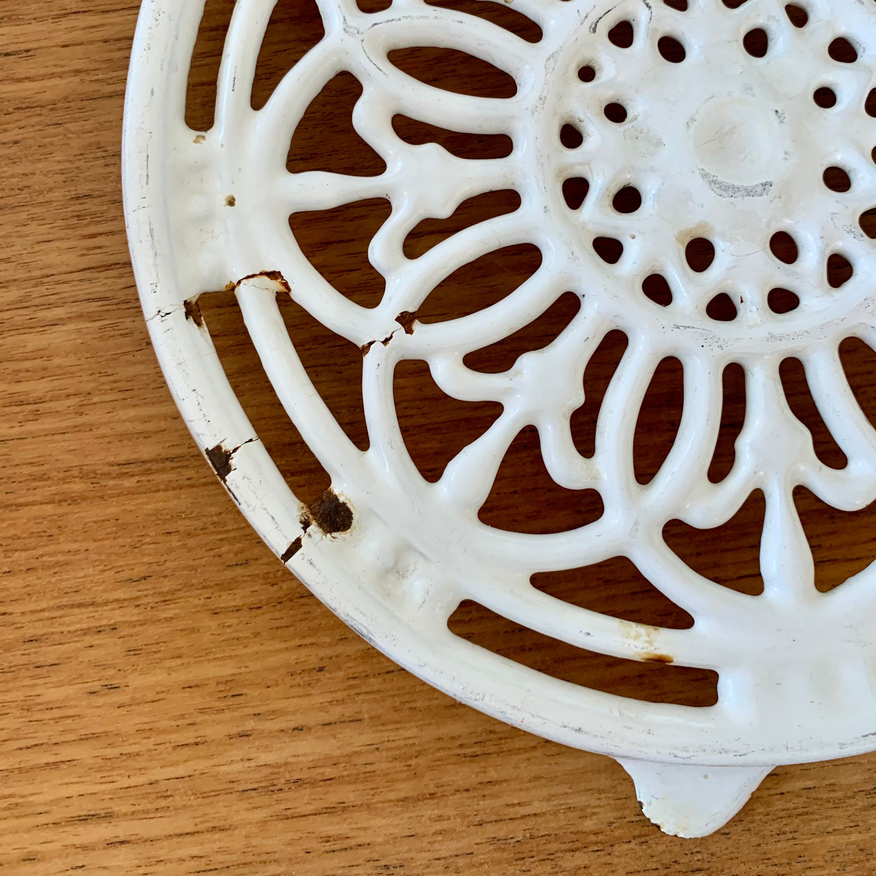 Cream-colored enamelled cast iron underwear underwear