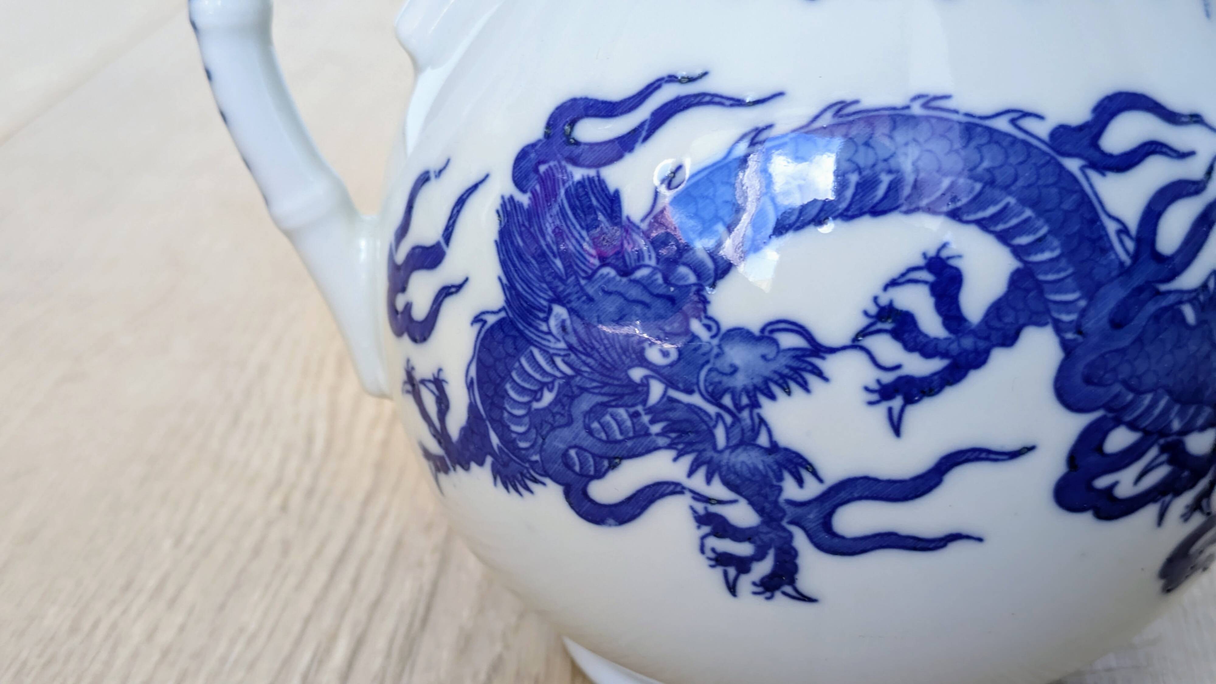 Porcelain sugar bowl with cobalt blue five-clawed dragon decor - Japan
