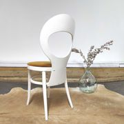 Chaise baumann bistrot mouette en bois blanc et velours jaune