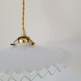 Serrated opaline suspension