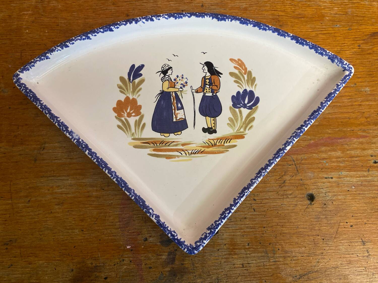 Set of 4 white ceramic crepe plates with vintage Quimper decor