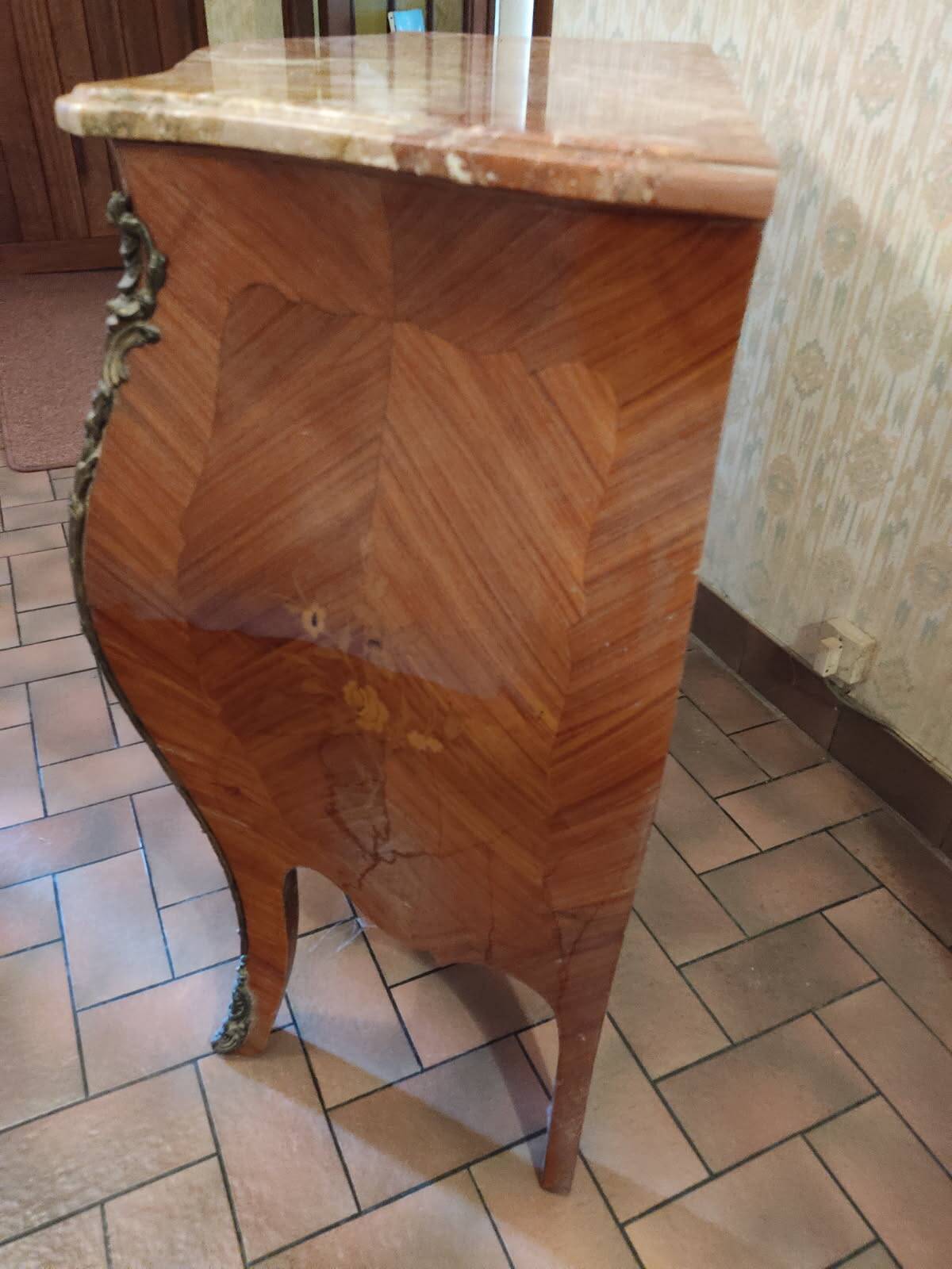 Commode galbée Louis XV en bois de rose
