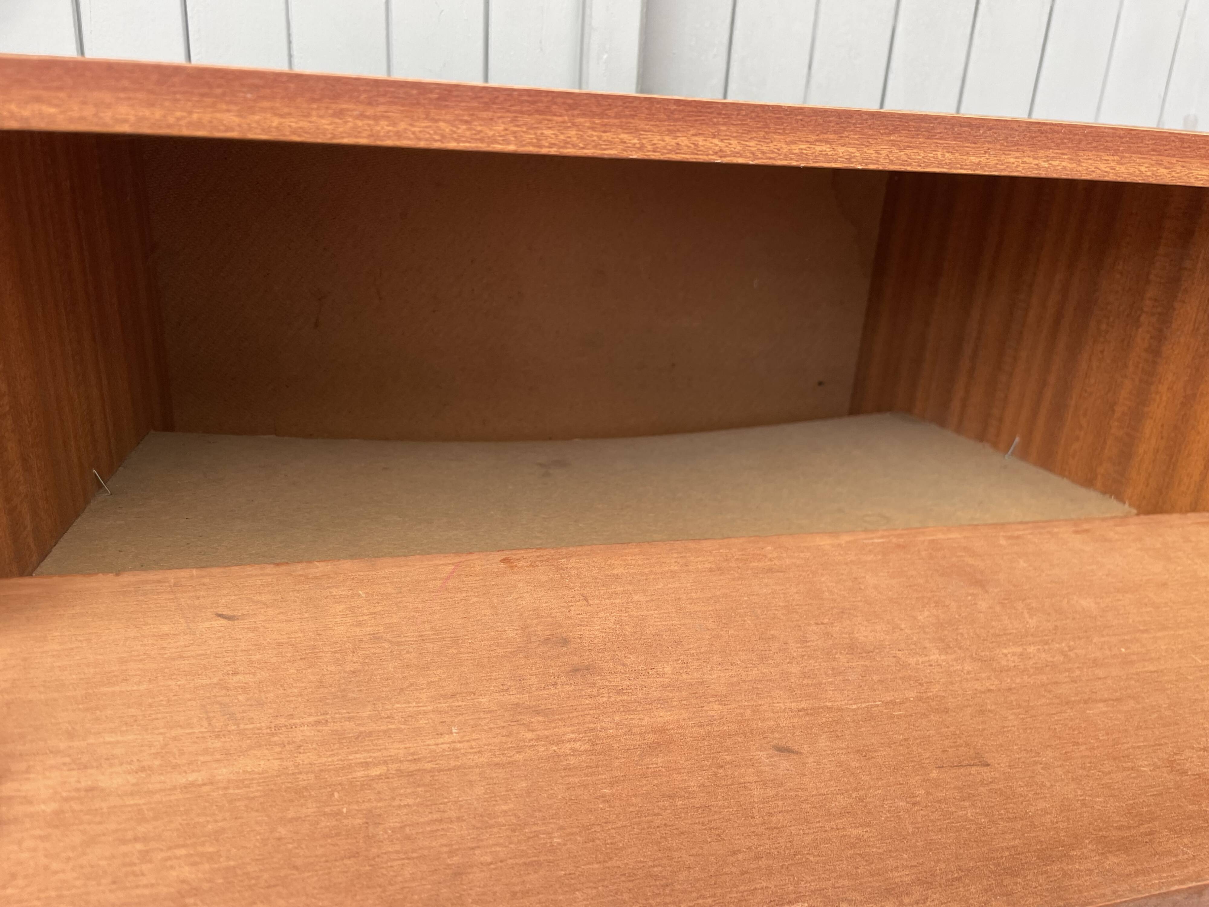 Shoe cabinet