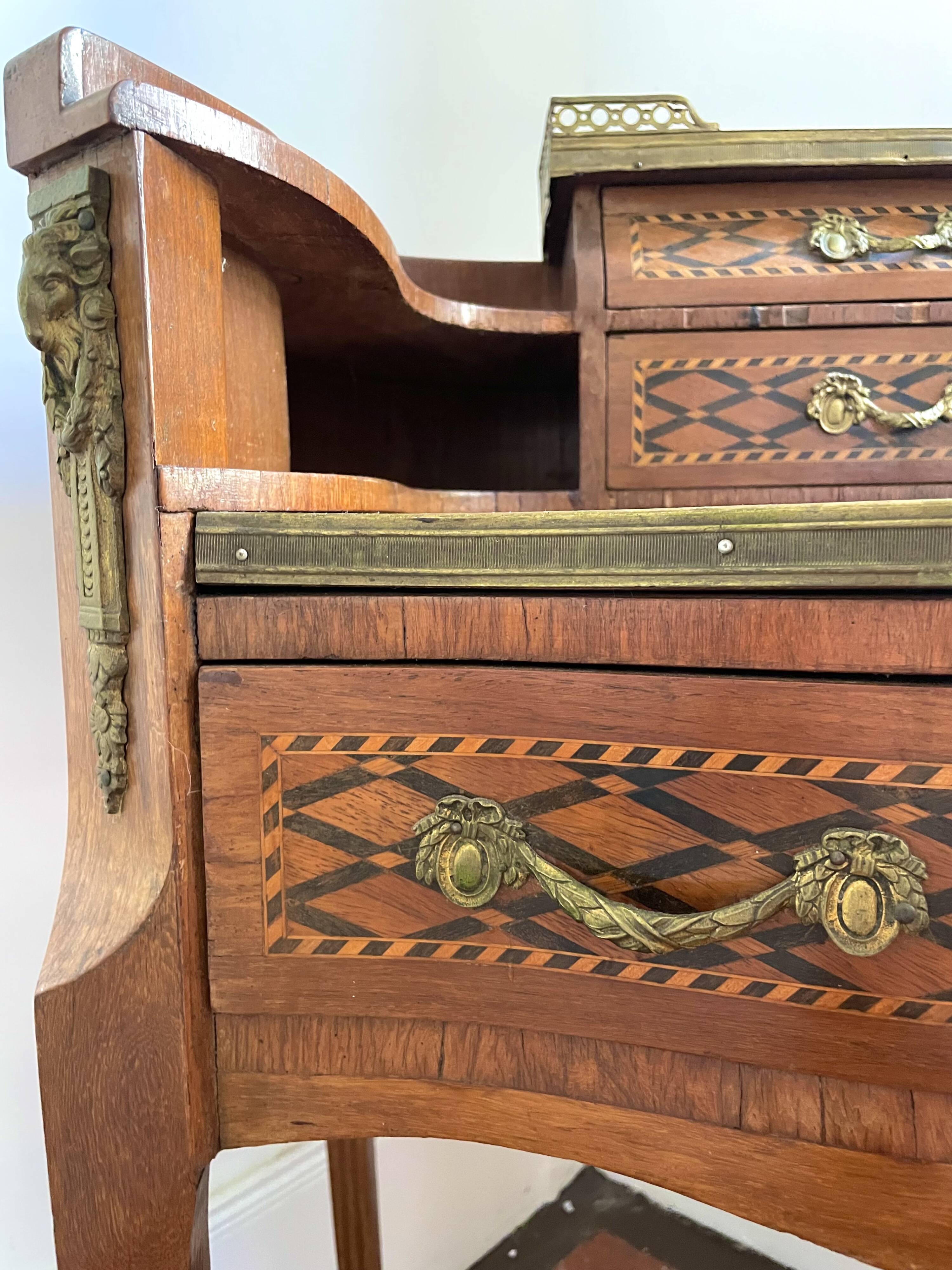 Petit bureau en marqueterie & bronze  (19e siecle)