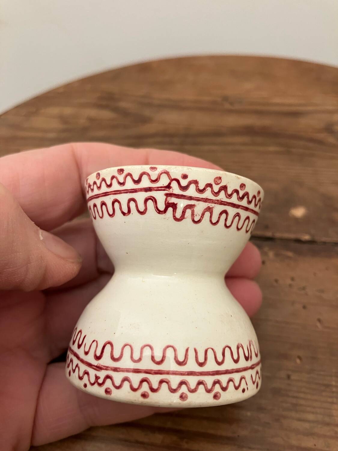 Vintage diabolo-shaped egg cup with burgundy patterns