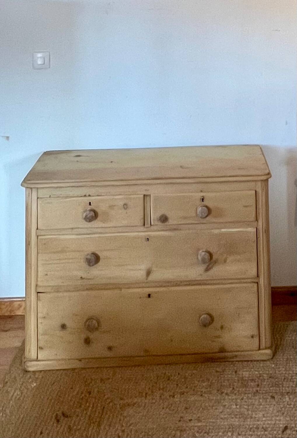 Commode anglaise ancienne en pitchpin massif brut