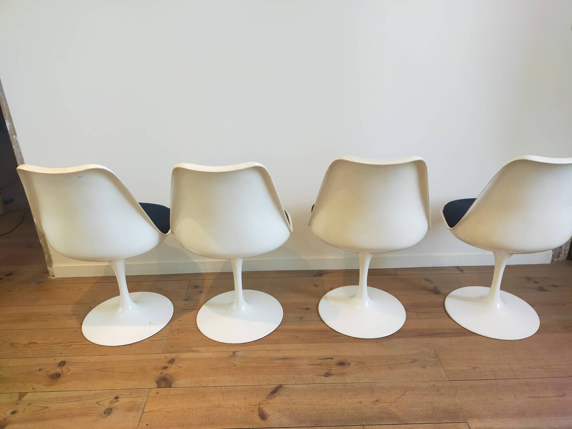 4 Tulip chairs by Saarinen