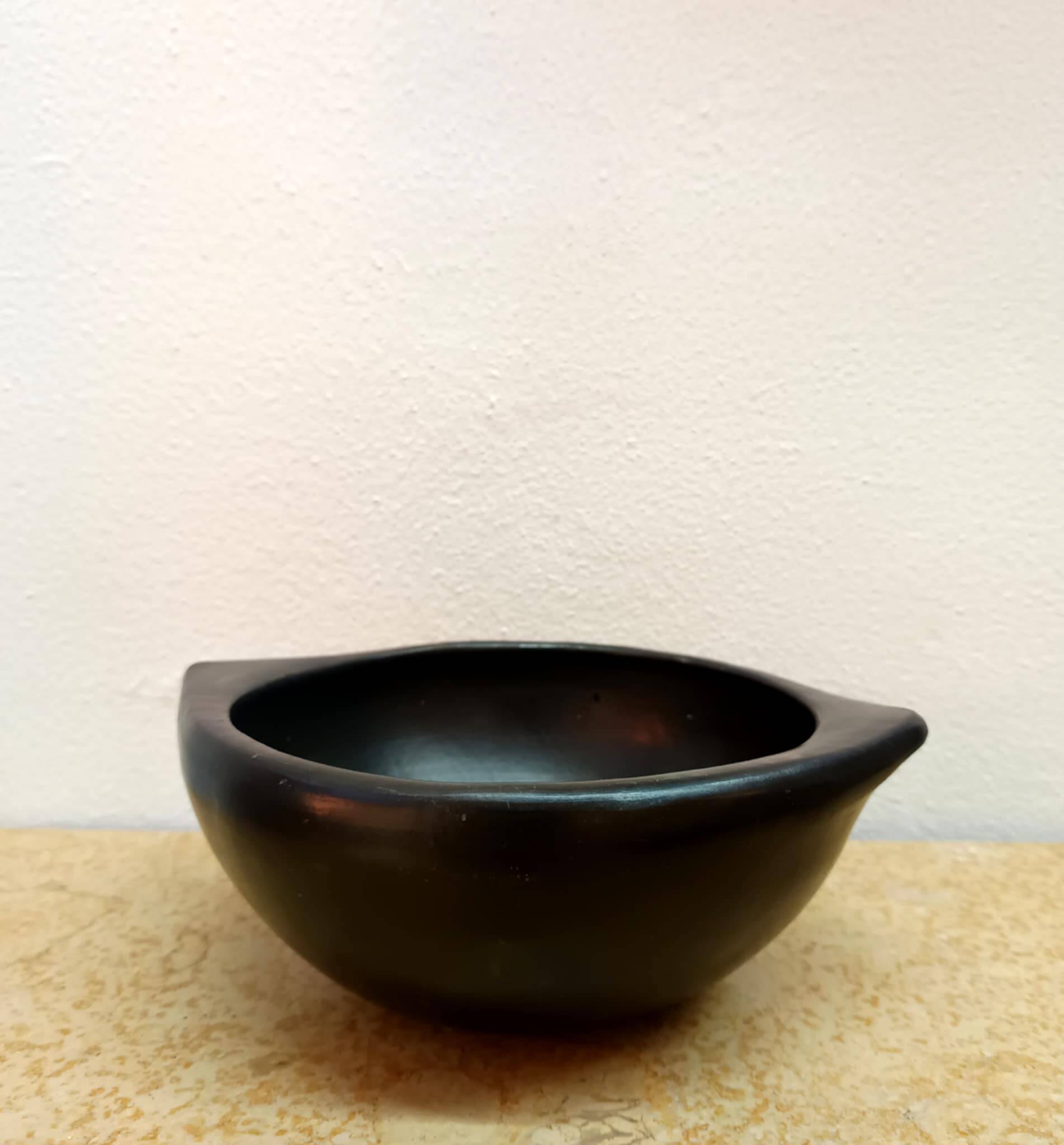 Pair of pottery bowls from La Chamba, Colombia