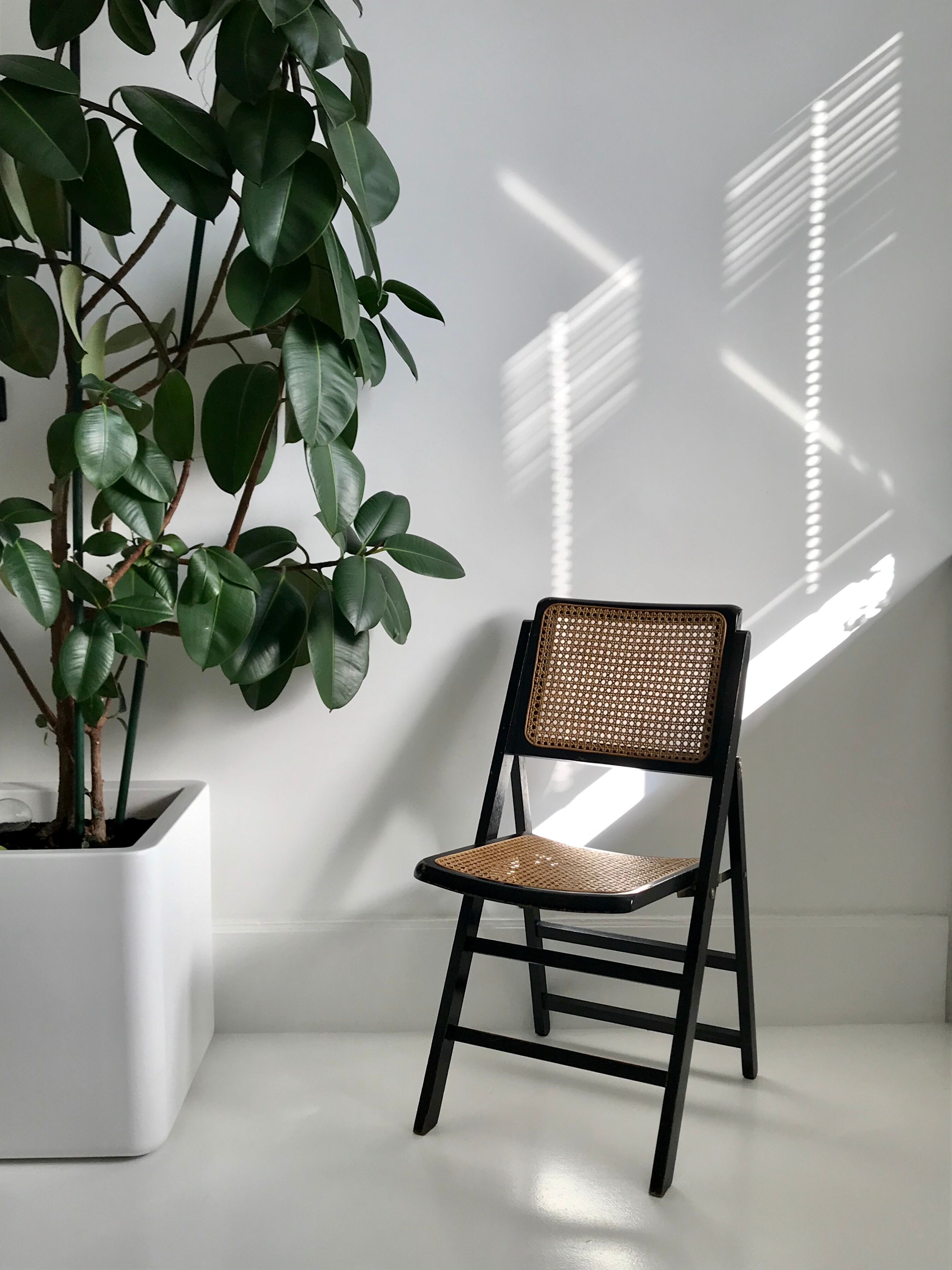 Chaise pliante cannée
