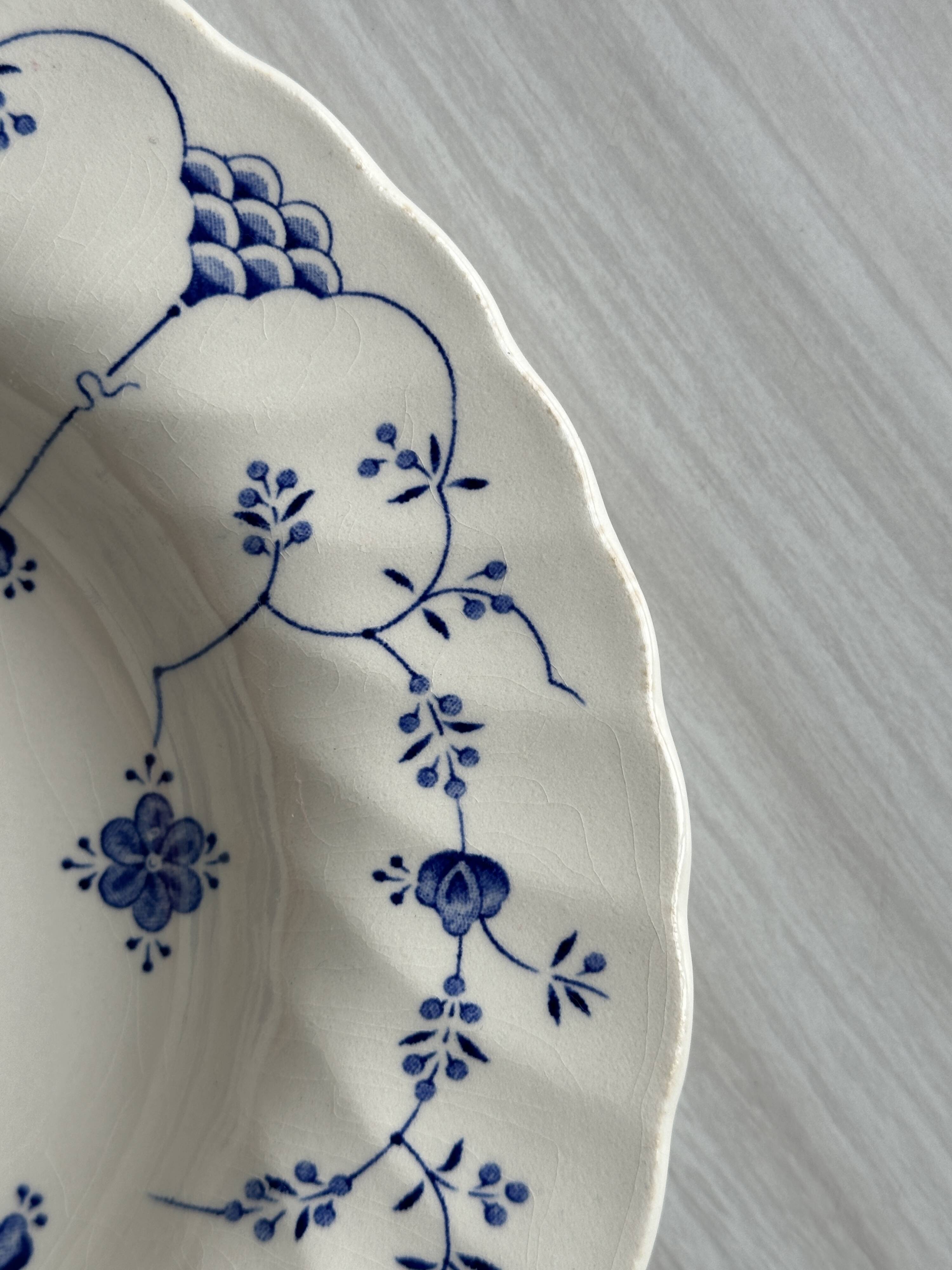 6 Myott plates in English porcelain
