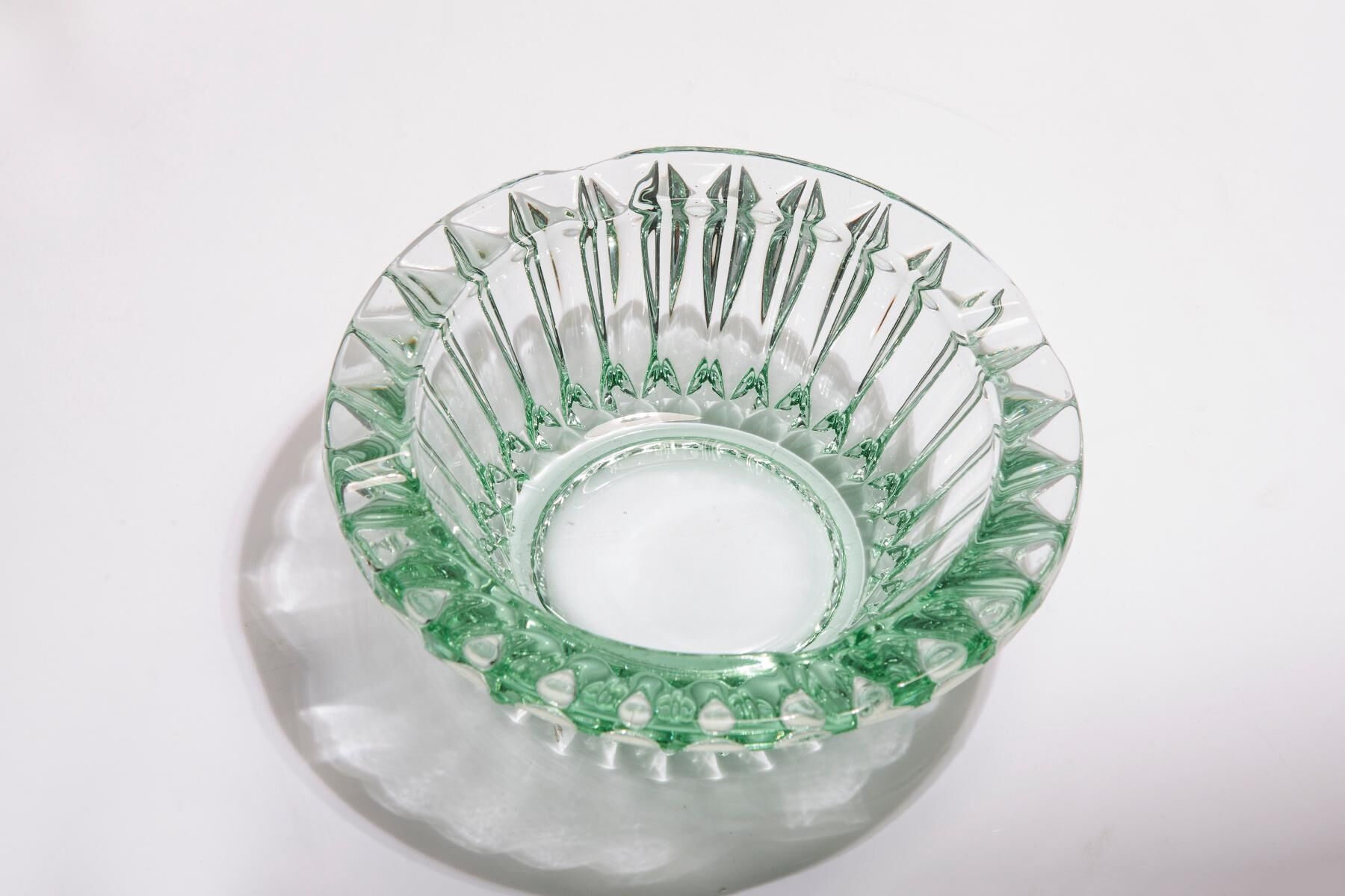 Green crystal glass bowl ashtray, mid-century, Italy, 1970s.