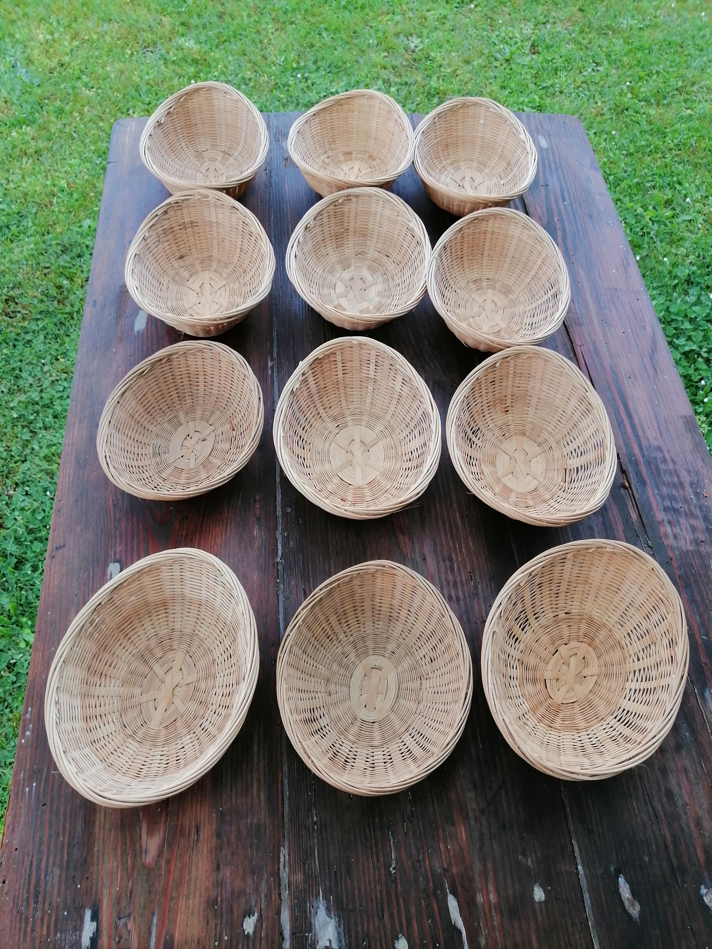 Set of 12 wicker restaurant bread baskets