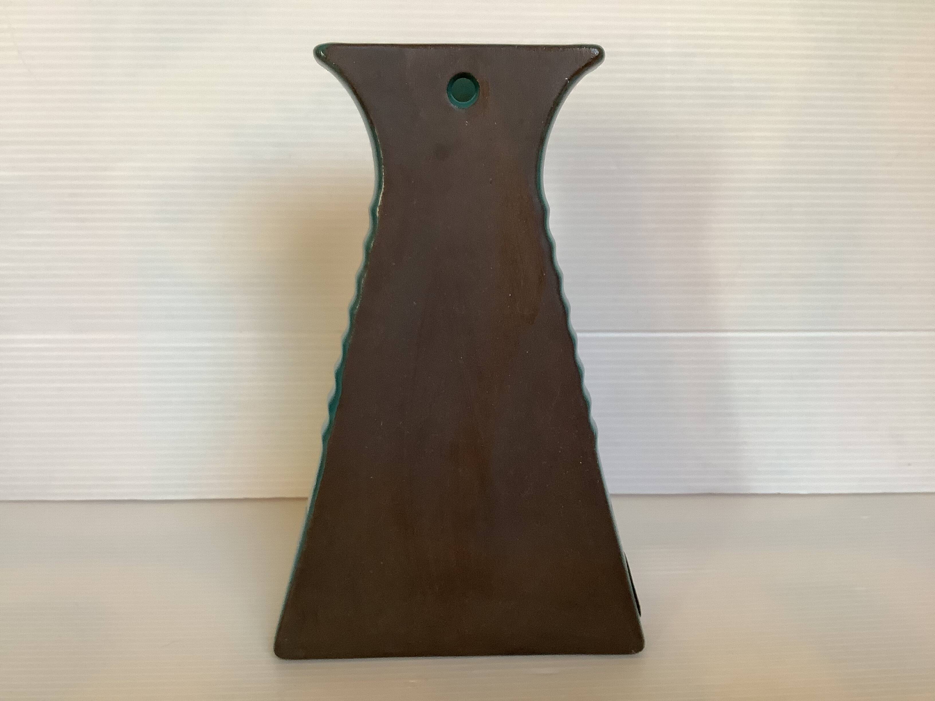 Asymmetrical vase bouquet holder Keramo Prague