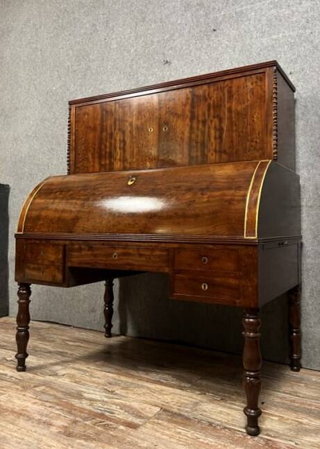 Bureau à cylindre époque Louis Philippe, Restauration en acajou moucheté