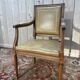 Fauteuil de bureau de style Louis XVI en cuir beige