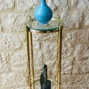 Vintage faux bamboo pedestal table in brass with 2 glass shelves