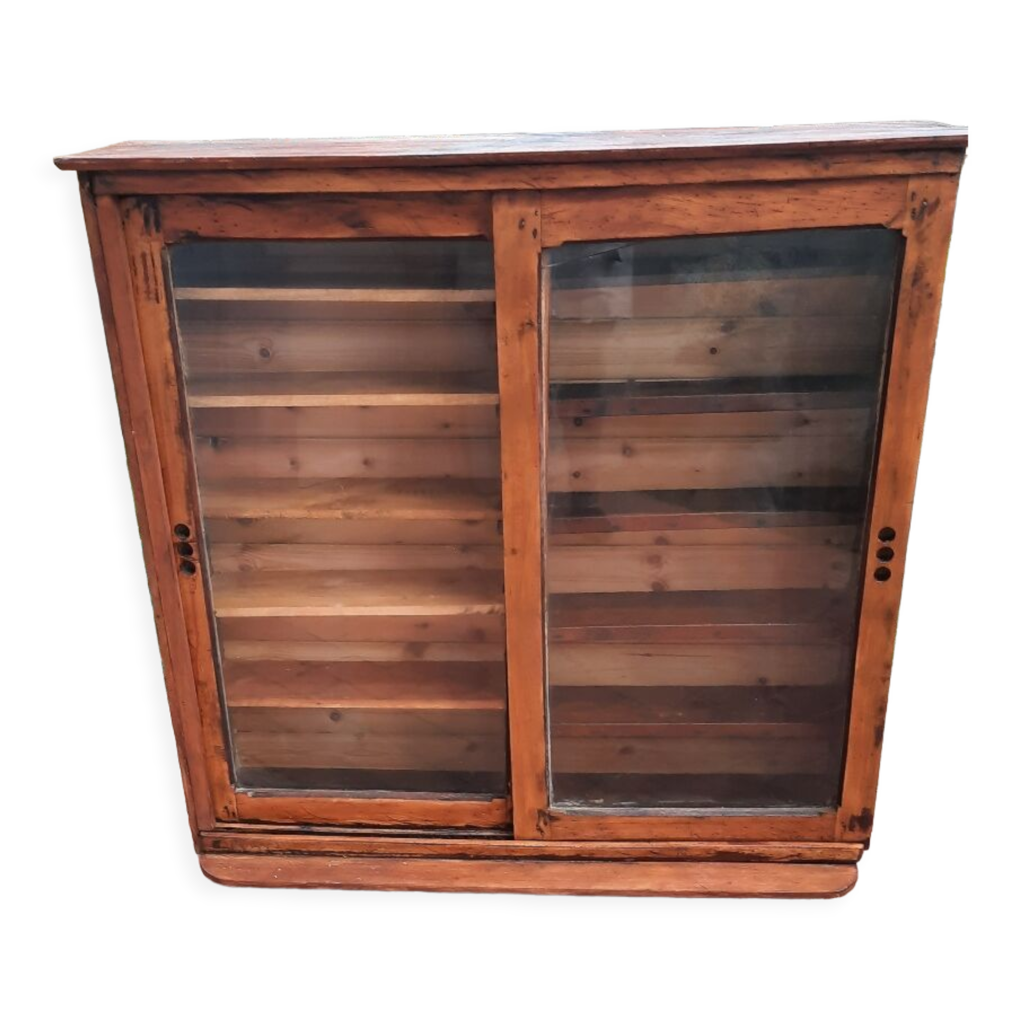 Showcase to install or hang