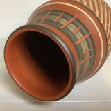 Homvombeit terra cotta vase
