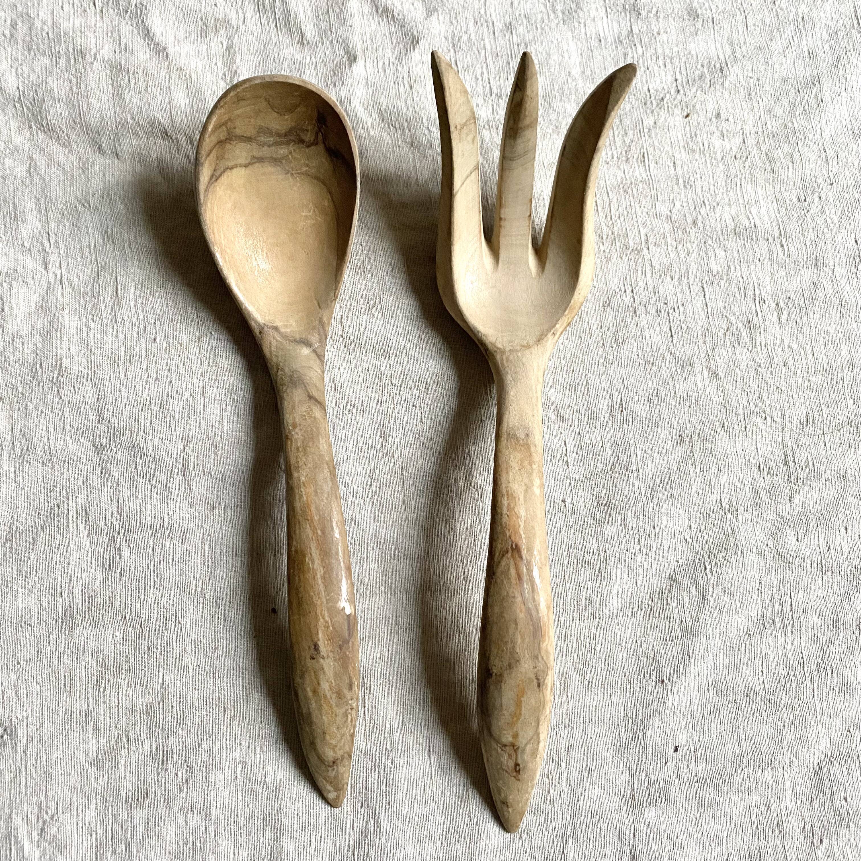 2 wooden salad cutlery