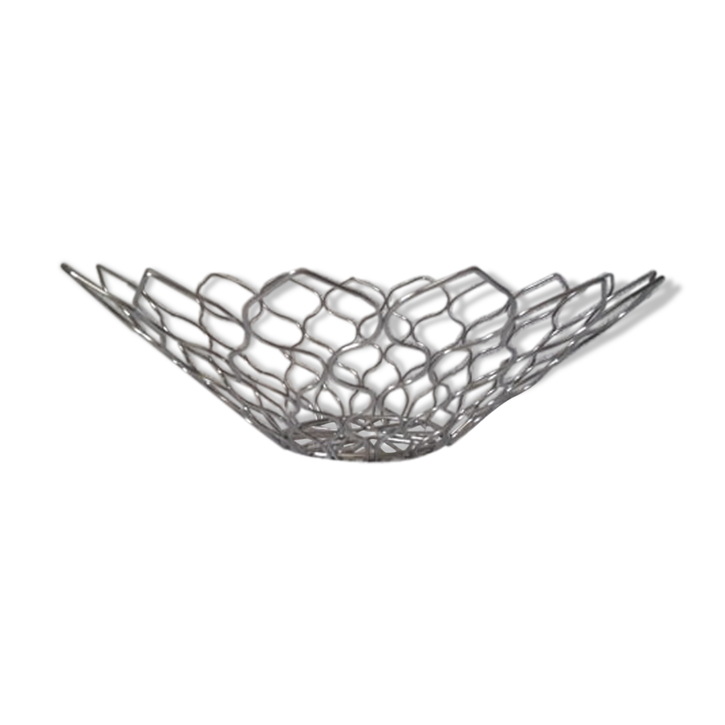 Fruit basket in chrome metal