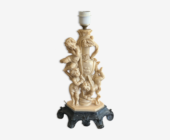 Pied de lampe décors angelots en résine santini
