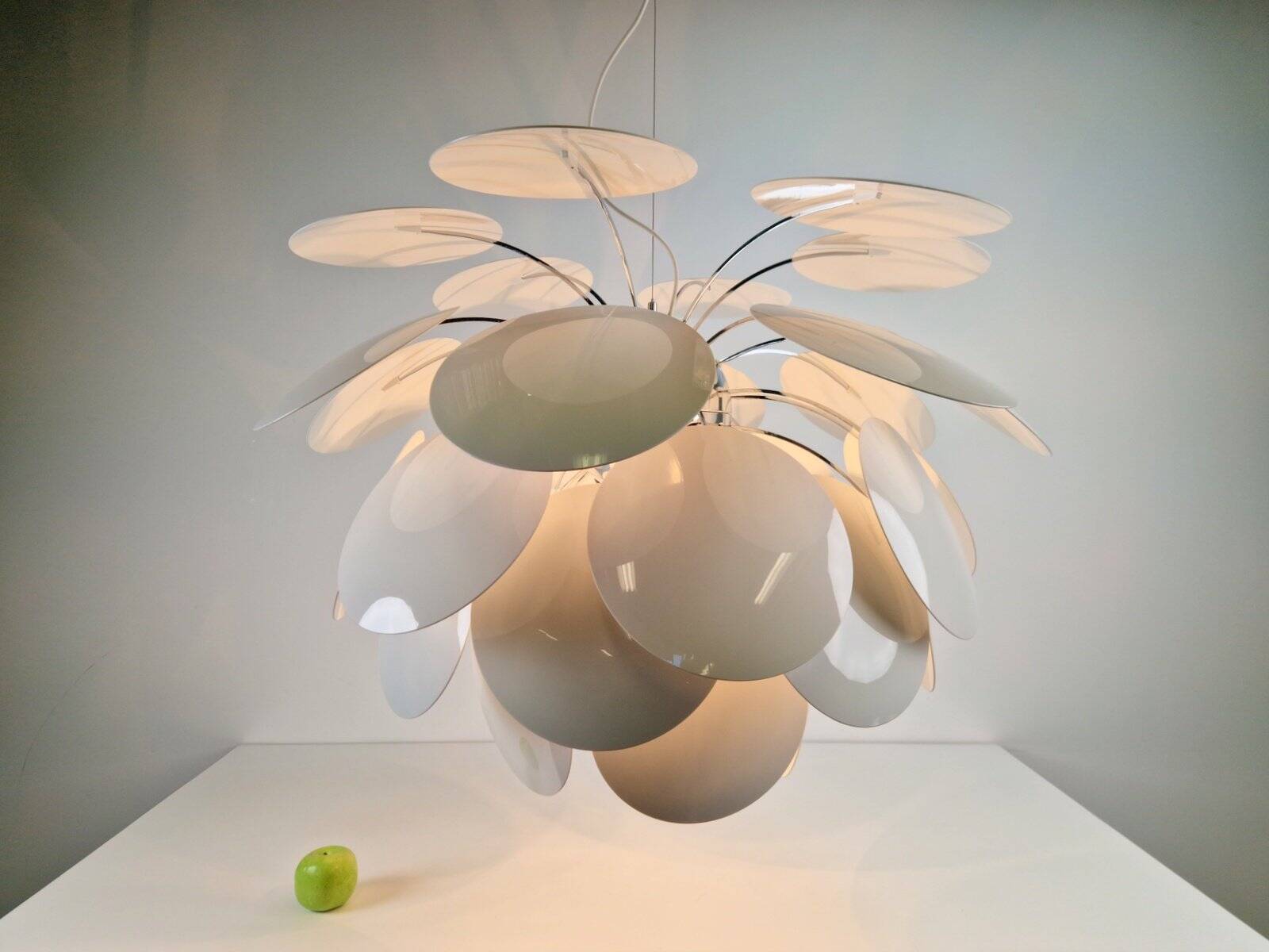 Suspension Discocó blanche par Christophe Mathieu pour Marset, années 2000.