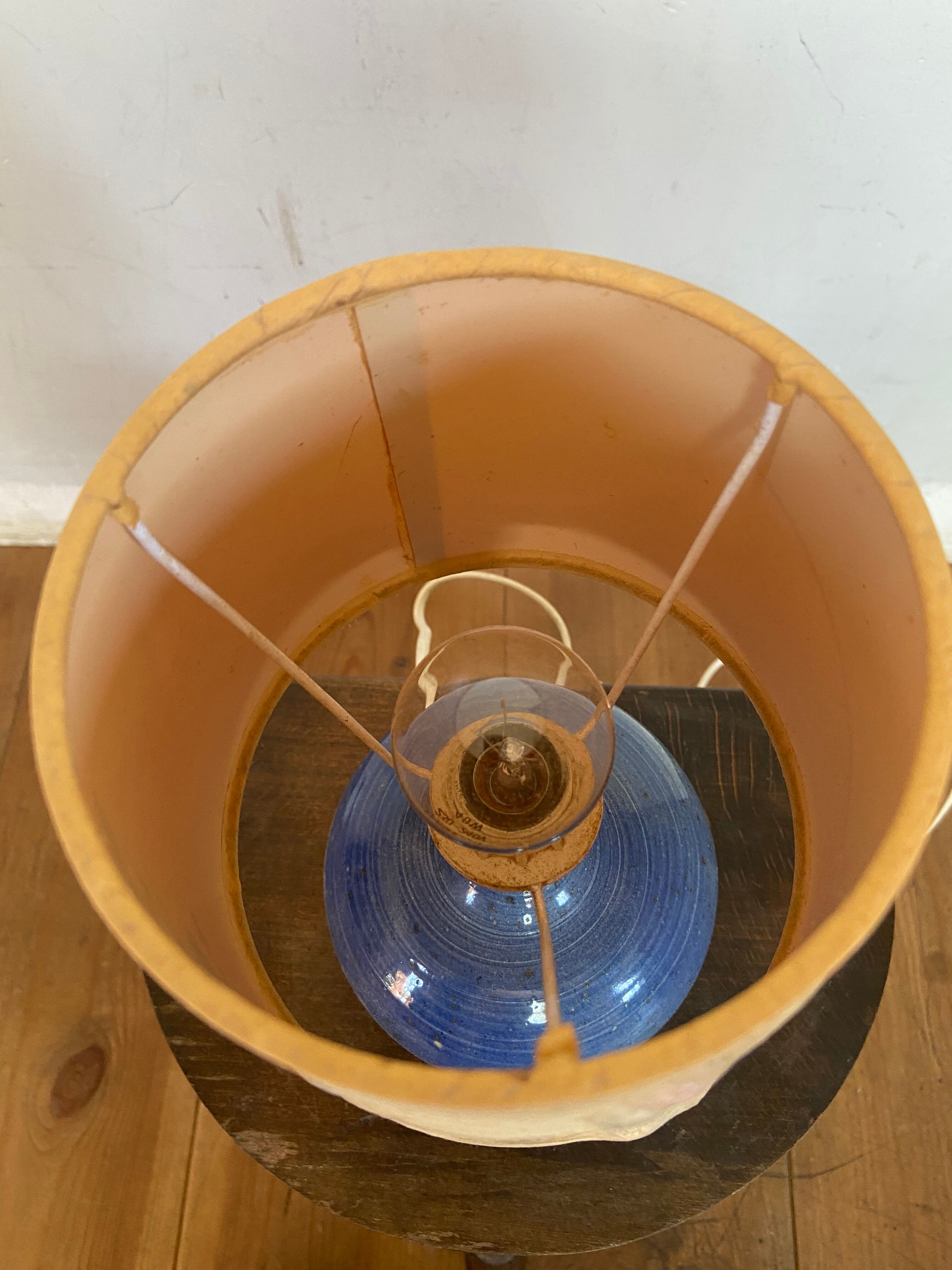 Table lamp in blue stoneware and vintage herbarium lampshade