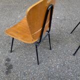 2 chaises d'atelier en bois et acier noir années 1950